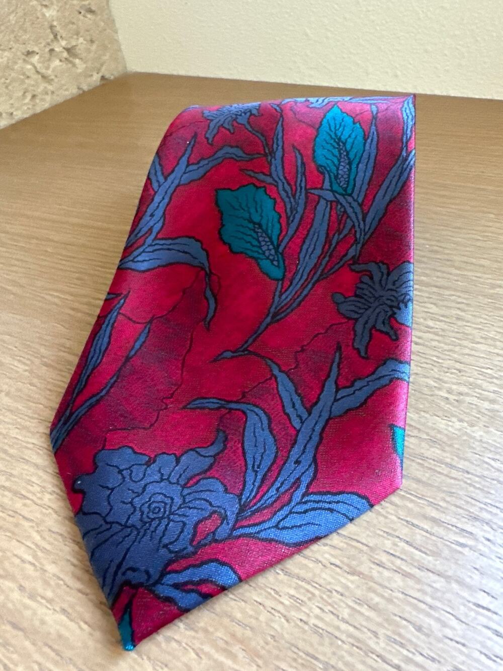 100% Silk Tie City Gold Hand Made in Italy Red Blue Floral Leaves